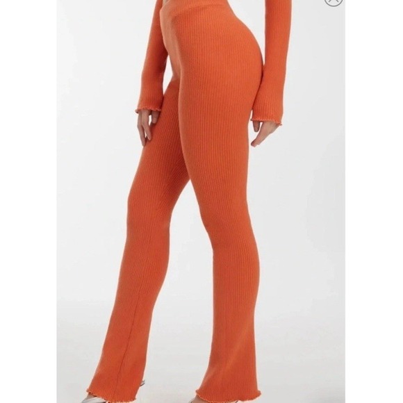 Good American Pants - Good American Lettuce Edge Baby Flare Pants in Cinnamon Size 1/2 NWT